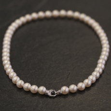 Perlenkette Akoyazuchtperlen 8-8,5mm, Schließe Weißgold